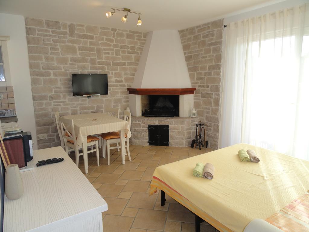 Apartment Lorenzo Pomer Εξωτερικό φωτογραφία