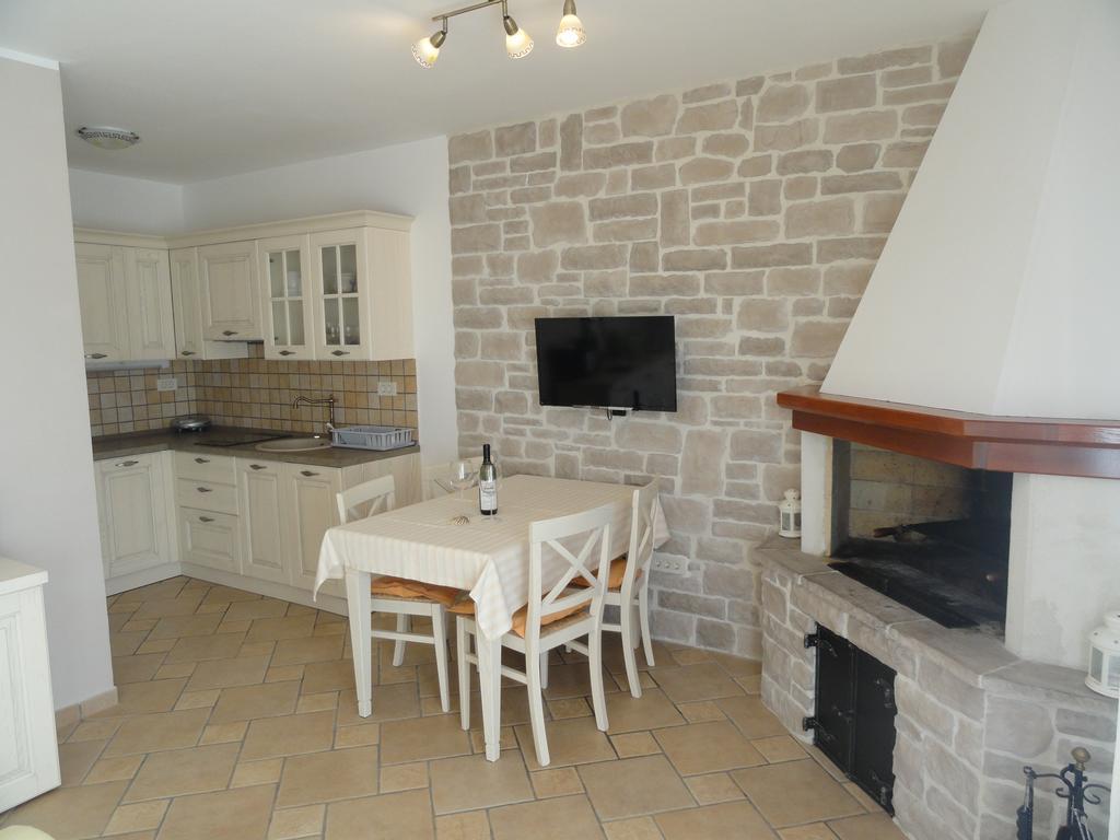 Apartment Lorenzo Pomer Εξωτερικό φωτογραφία